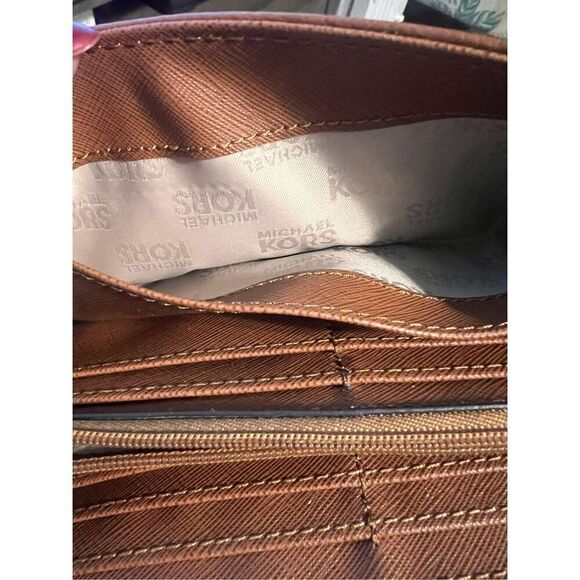 Michael Kors Fulton Carryall Leather Wallet Camel Brown Gold Hardware Classic - Picture 16 of 16